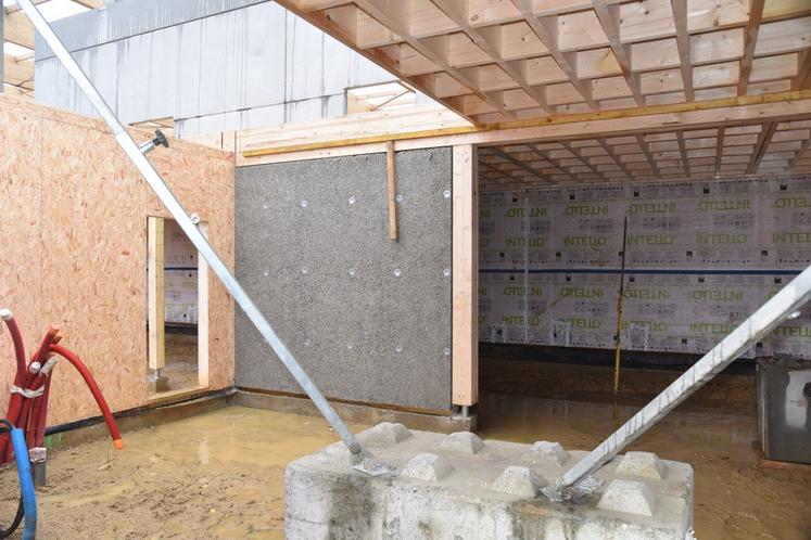 Construction avec des panneaux de béton de chanvre préfabriqués par l'entreprise Wall-up.
