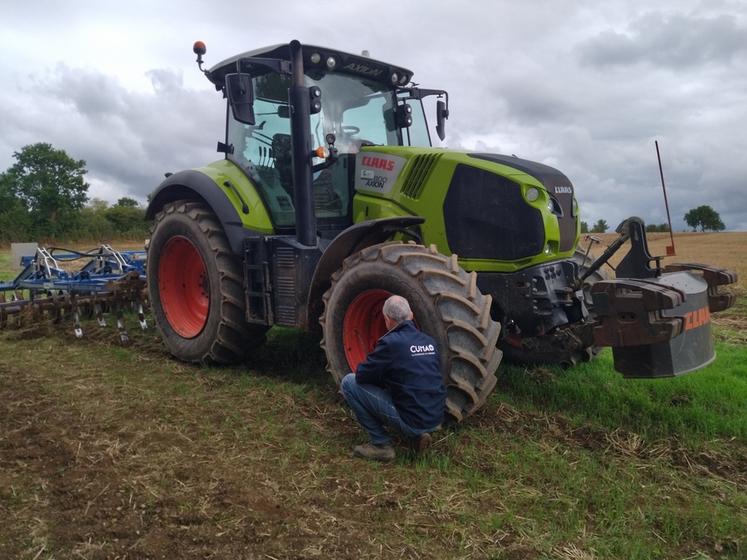 Contrôler la pression des pneus permet des économies de carburant, un gain d'efficacité du chantier et limite le tassement des sols.