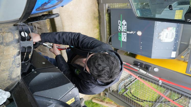 L'agriculteur dispose de sa station de biogaz carburant.