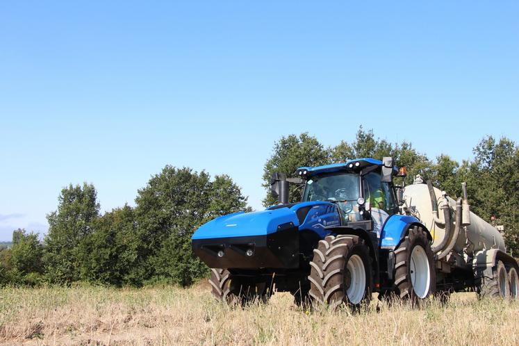 Lors du chantier d’épandage, les tracteurs T6-180 Methane Power et GNR, équipés tous les deux de la transmission Dynamic Command, font état d’une consommation horaire similaire.