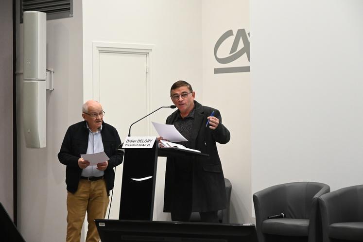 Mardi 17 mars, à Blois. Didier Delory, nouveau président de la SDAE 41, et Lucien Chevais président de la SDBBR 41, ont ouvert l'assemblée générale conjointe des deux sections.