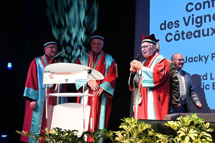 Les confréries ont été mises à l'honneur durant la soirée. Certains grands-maîtres ont pris la parole pour rappeler l'importance de celles-ci. 