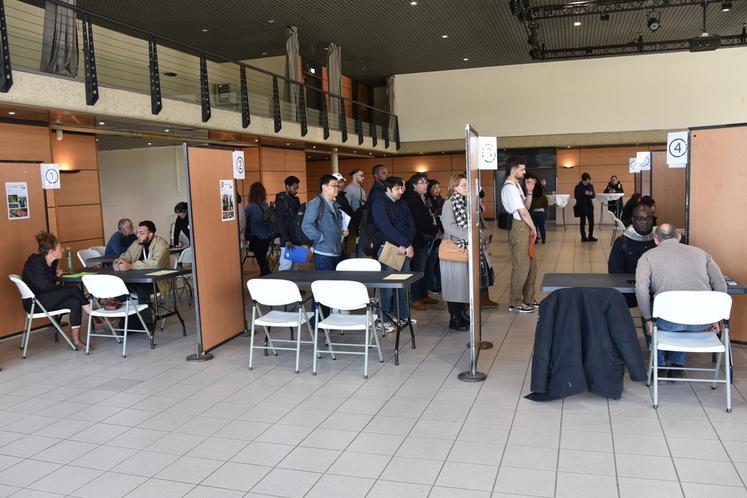 Jeudi 26 mars, à Poissy (Yvelines). Un forum de l'embauche agricole était organisé pour la première fois dans le département.