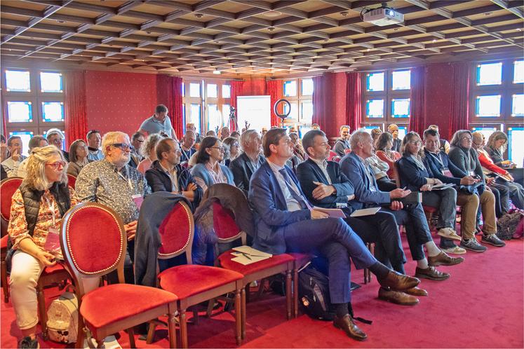 Les Épesses (Vendée), lundi 23 mars. Le Puy du Fou, la plus grande écurie de spectacle d'Europe, a accueilli les congressistes du GHN.