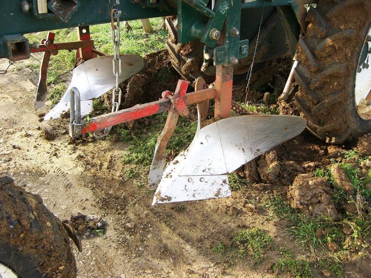 Les buttoirs à socs peuvent intervenir dans une majorité de conditions comme les sols humides et/ou pierreux.