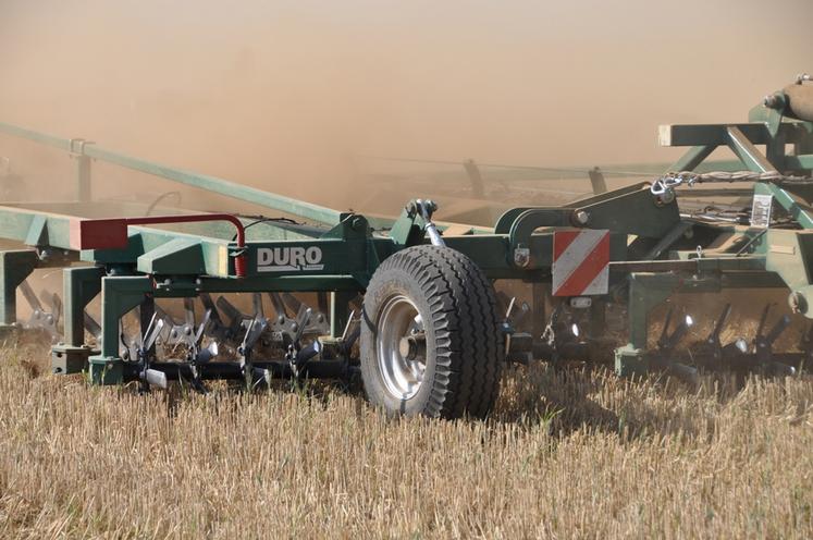 Les outils à bêches roulantes comme le Compil de Duro France, ont l’avantage de ne pas créer de lissage.