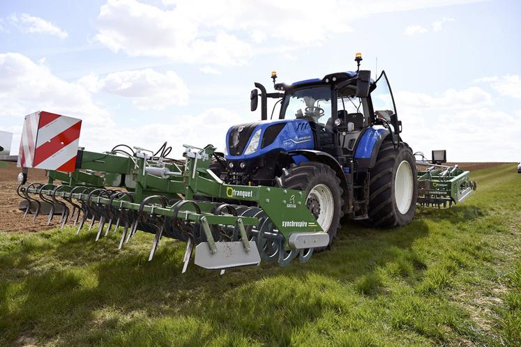 En combinant les deux outils en un seul passage, Franquet mise sur un gain de temps, une réduction des charges et une limitation du re-tassement des sols.
