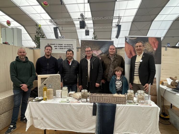 Coulommiers, samedi 28 mars. Les producteurs étaient présents sur l'espace Planète chanvre qui mettait en avant les différents débouchés offerts par cette plante.