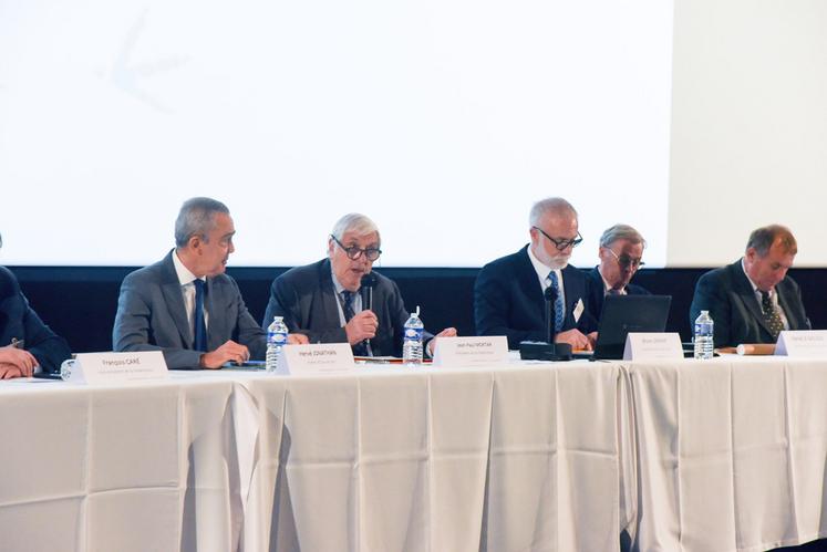 Le 10 avril, à Chartres. Jean-Paul Moktar (au c.) a présidé la 100e assemblée générale de la fédération départementale des Chasseurs d'Eure-et-Loir.