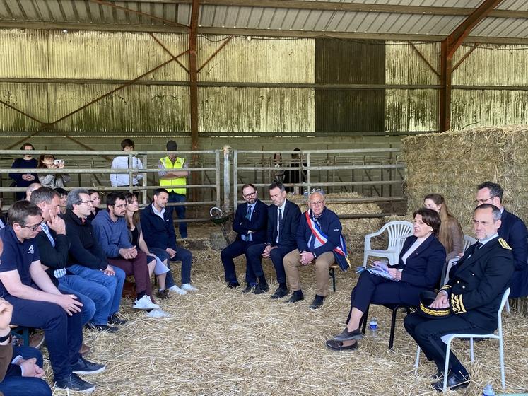 Annie Genevard, ministre de l'Agriculture s'est rendue en Loir-et-Cher, vendredi 10 avril pour écouter le monde agricole loir-et-chérien et apporter ses solutions en présence de Joseph Zimet, préfet de Loir-et-Cher. 