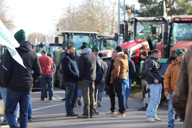 Les FRSEA, les JA et les Chambres consulaires du bassin Loire-Bretagne appellent à la mobilisation lundi 28 avril devant l'Agence de l'eau à Orléans.
