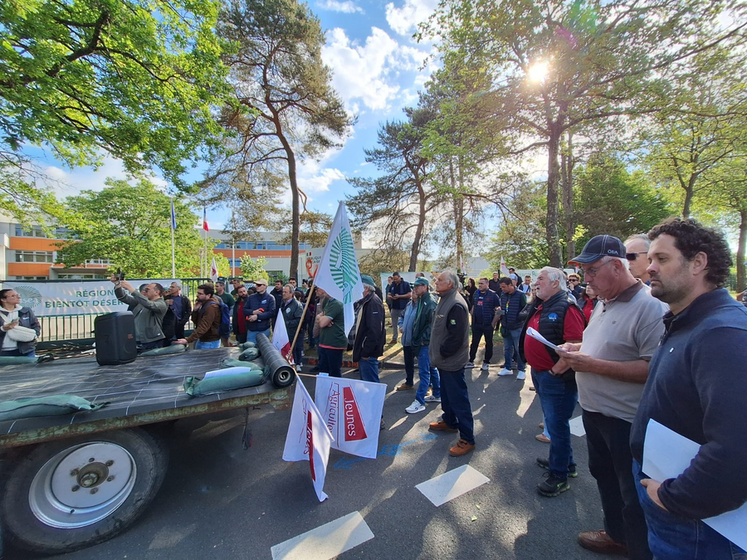 Les Jeunes agriculteurs et la FNSEA ont réuni des agriculteurs du bassin Loire-Bretagne pour porter une position commune sur le Sdage et peser dans les négociations.