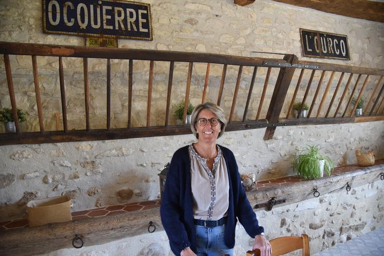 Ocquerre (Seine-et-Marne), mardi 28 avril. Hélène Gautier gère l'activité quotidienne liée au gîte (ménage, réservations, accueil, petites réparations) quand son époux se charge des travaux plus importants. 