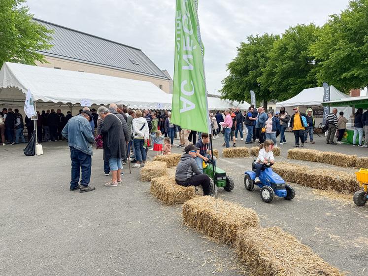 Dimanche 10 mai, à Voves. Il y a eu du monde toute la journée pour l'opération Plus belle la campagne organisée par le canton Jeunes agriculteurs.