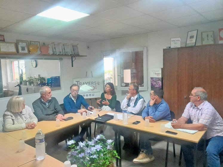 Lundi 11 mai, la FNSEA 45 a rencontré la députée Marie-Philippe Lubet pour l'alerter sur les enjeux de compétitivité, d’accès aux moyens de production et appeler à une loi d’urgence en faveur de la production agricole.