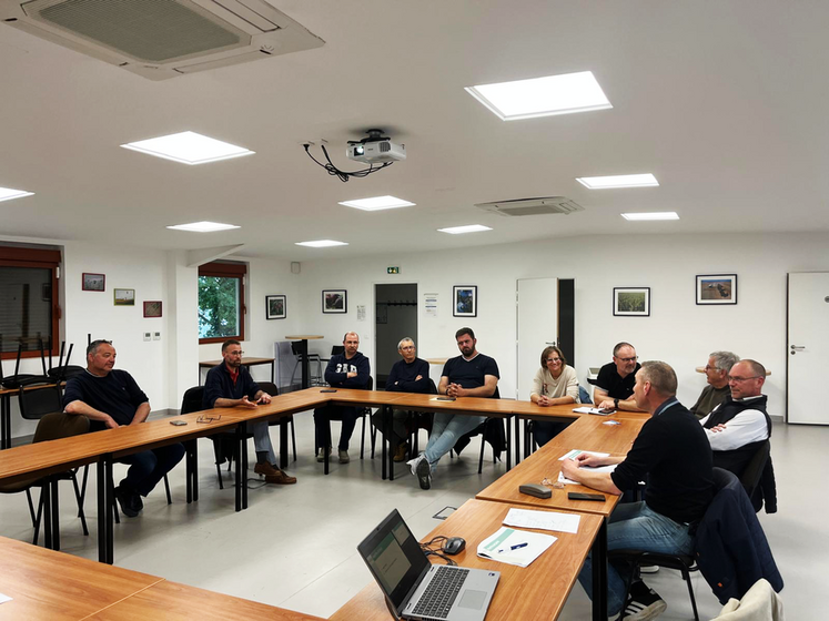 Lundi 4 mai, à Étampes (Essonne). Les syndicats Hurepoix-Étampois et Beauce-Gâtinais se sont réunis en conseil d'administration.