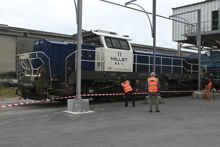 Mercredi 13 mai, à Ormes (Loiret). Douze ans après le dernier départ de fret, un train est parti du silo vers la Bretagne chargé de plus de 1 500 tonnes de maïs, grâce à la remise en fonctionnement de l’installation ferroviaire par le négoce Pissier.