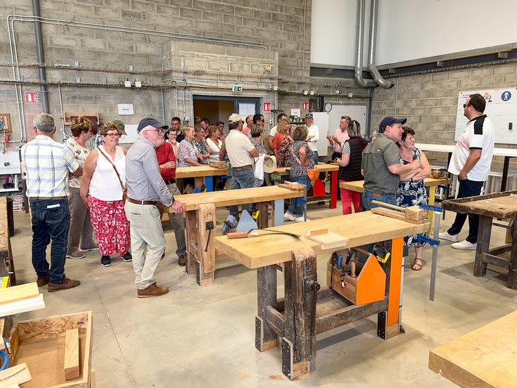 Les membres du comice ont visité, entre autres, le nouvel atelier menuiserie du campus de Nermont.