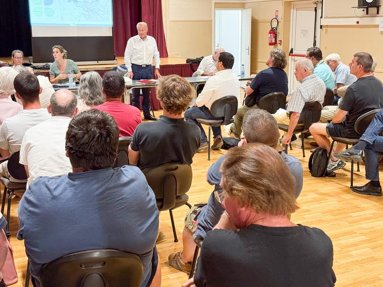 Vendredi 19 juin, à Saint-Prest. Les agriculteurs du secteur sont invités à une réunion d'information sur l'impact du chantier de l'A154, organisée par le Département.