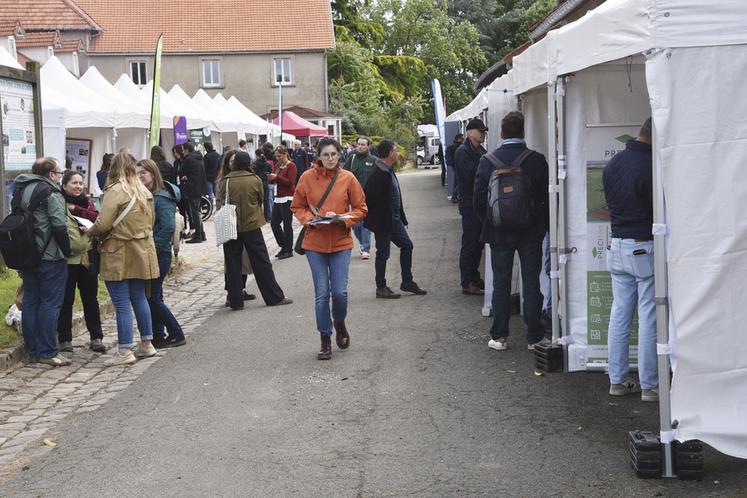 Jeudi 4 juin, à Thiverval-Grignon (Yvelines). AgroParisTech a organisé une journée consacrée à l'innovation agricole sur sa ferme expérimentale.