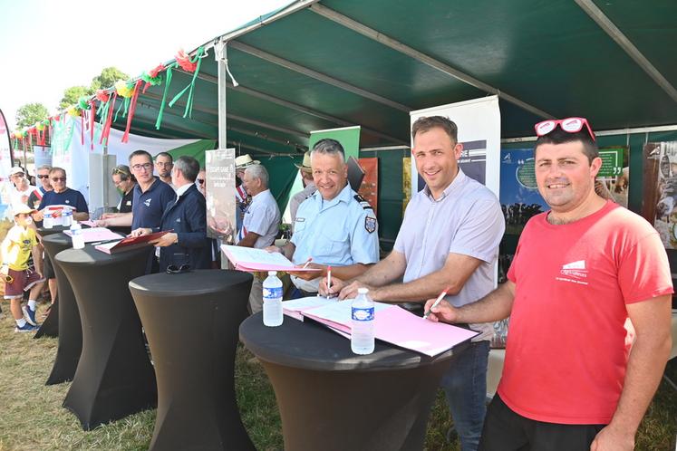 Une convention a été signée pour protéger les exploitations agricoles à laquelle la FNSEA et JA 41 ont participé, même si une convention de ce type existe déjà depuis de nombreuses années entre les deux syndicats et la gendarmerie de Loir-et-Cher. 