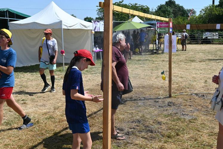 Avec des températures qui ont atteint jusqu'à 40 °C le dimanche 21 juin, de nombreux visiteurs ont profité de pauses fraîcheur au sein du comice. 