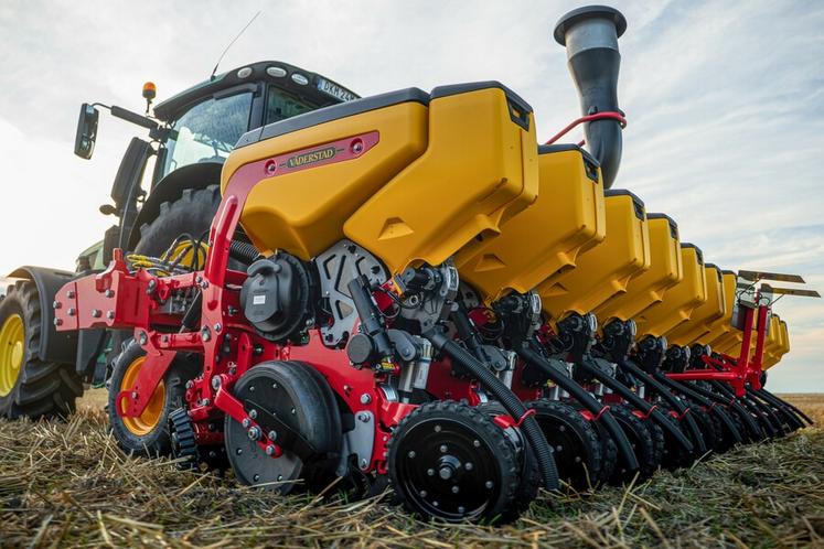 La nouvelle génération du Tempo de Väderstad accède à une gestion automatique de la pression de terrage et de la profondeur de semis, ainsi qu’à un pilotage de la pression sur les roues de rappui.