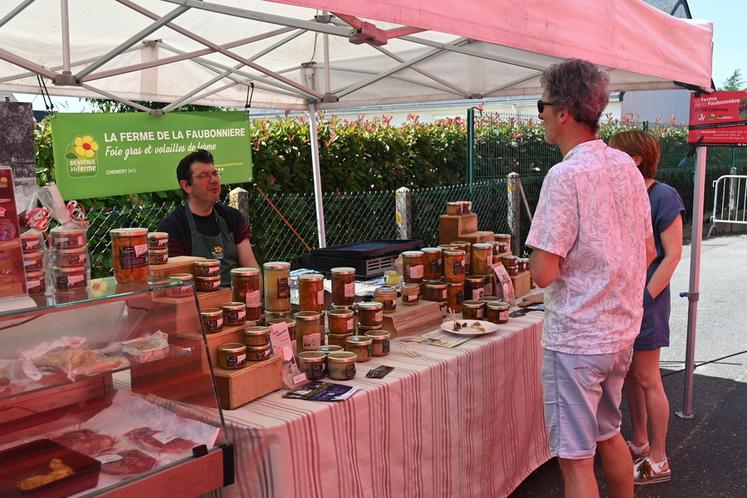 La chaleur n'a pas freiné les clients venus nombreux à la rencontre des producteurs.