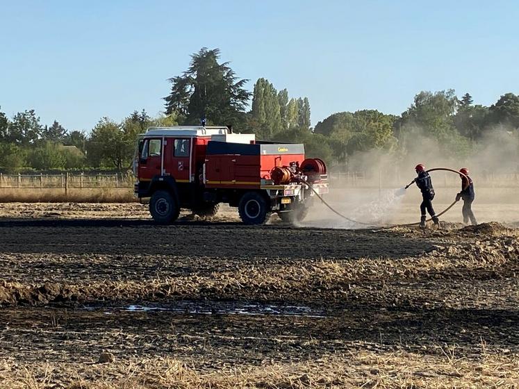 Attention à la règle des trois 30 pendant la moisson. Celle-ci permet de déterminer le niveau de risque de feux : un vent de plus de 30 km/h, une température supérieure à 30 °C et un taux d’humidité inférieur à 30 %.