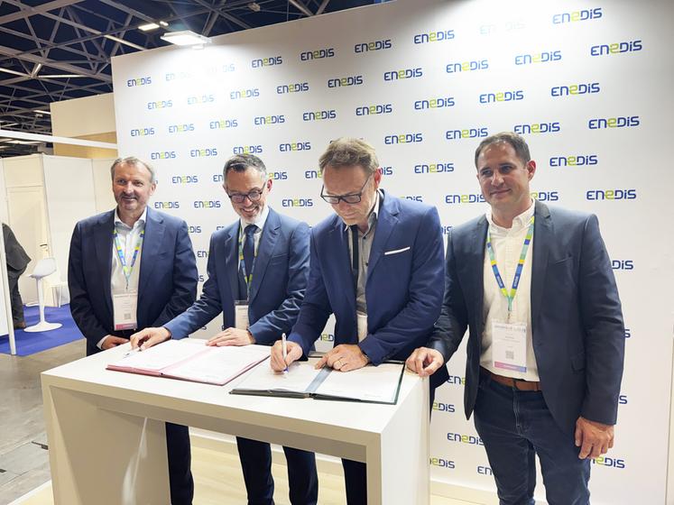 Mercredi 3 juin, à Paris. De g. à d. : Christophe Viennot, directeur régional Île-de-France Est d'Enedis ; Frédéric Veye-Dit-Chareton, directeur territorial Essonne d’Enedis ; Thierry Desforges, vice-président de la FDSEA Île-de-France ; Mickael Rousseau, interlocuteur privilégié collectivités locales d'Enedis.