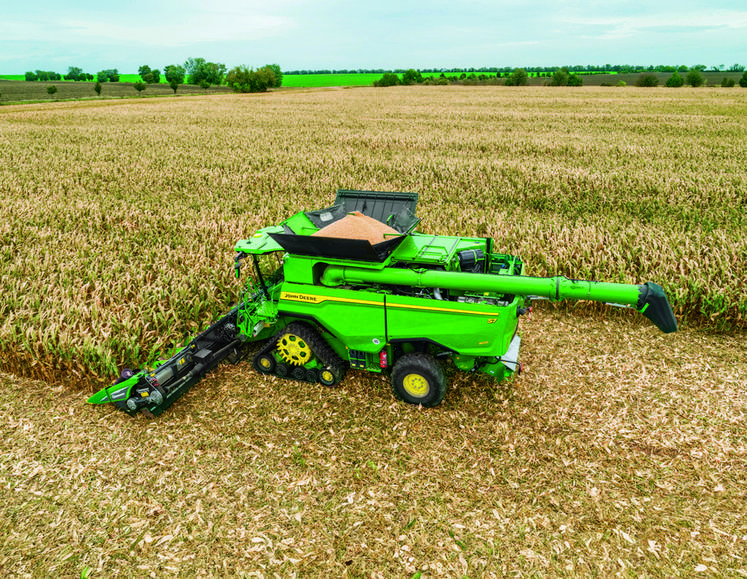 Avec leur plus grande surface au sol, les chenilles offrent un réel avantage pour les récoltes d’automne en marquant moins les sols et en garantissant une meilleure adhérence.