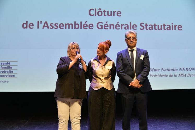 Jeudi 4 juin, à Olivet. Nathalie Néron, présidente de la MSA Beauce-Cœur de Loire, Stéphanie Parigino, directrice générale, et Manuel Lopez (de g. à d.), premier vice-président, ont présenté les principaux résultats de l’année 2025 et les priorités de la caisse.
