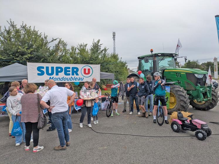 Samedi 6 juin, à Mondoubleau. Super U a organisé une matinée conviviale à la rencontre des agriculteurs locaux.