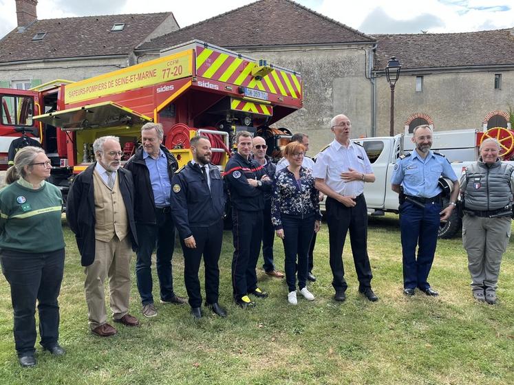Guercheville, vendredi 5 juin. « Face aux risques d'incendies de zones naturels, la culture de l'exercice est indispensable », a insisté le préfet en présence des différents partenaires qui agissent aux côtés du Sdis 77*.