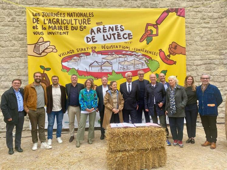 Paris, vendredi 5 juin. La convention Semmaris-chambre d'Agriculture a été signée à l'issue du lancement des Journées nationales de l'agriculture au cœur des arènes de Lutèce. 
