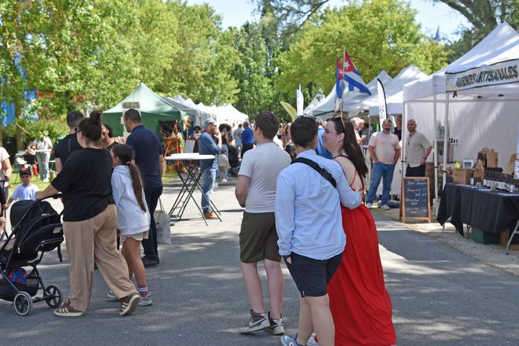 Outre les stands de produits locaux, de nombreux exposants étaient présents, dont bon nombre d'entreprises locales.