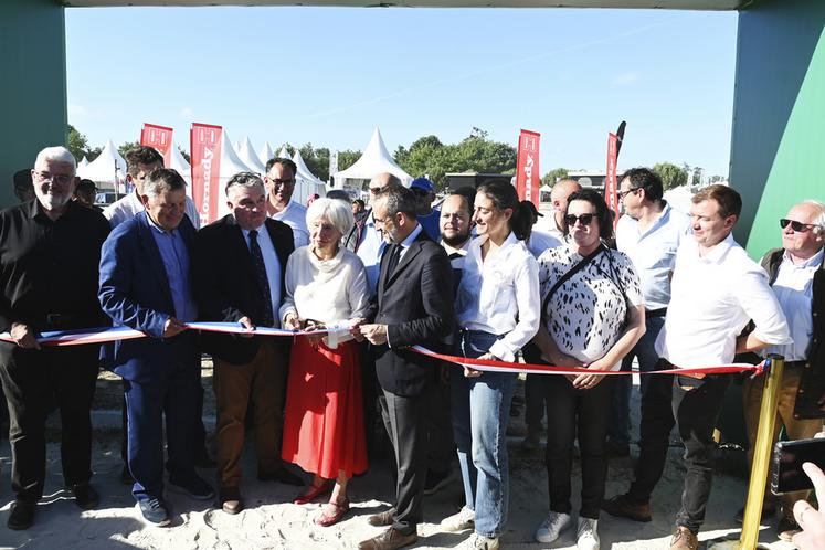 Vendredi 12 juin, en fin de journée, à Lamotte-Beuvron. Le maire, Pascal Bioulac, accompagné de Joseph Zimet, préfet de Loir-et-Cher, et de Willy Schraen, président de la Fédération des chasseurs, a inauguré le Village Solognot, en plein cœur du Game Fair. 