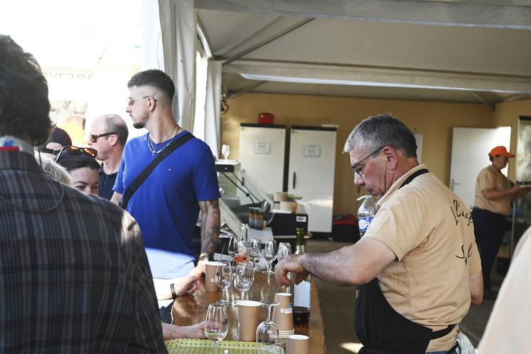 Pour la troisième année consécutive, les treize producteurs réunis au sein du Village solognot ont proposé des plats chauds entièrement locaux, confectionnés à partir de leurs productions agricoles.