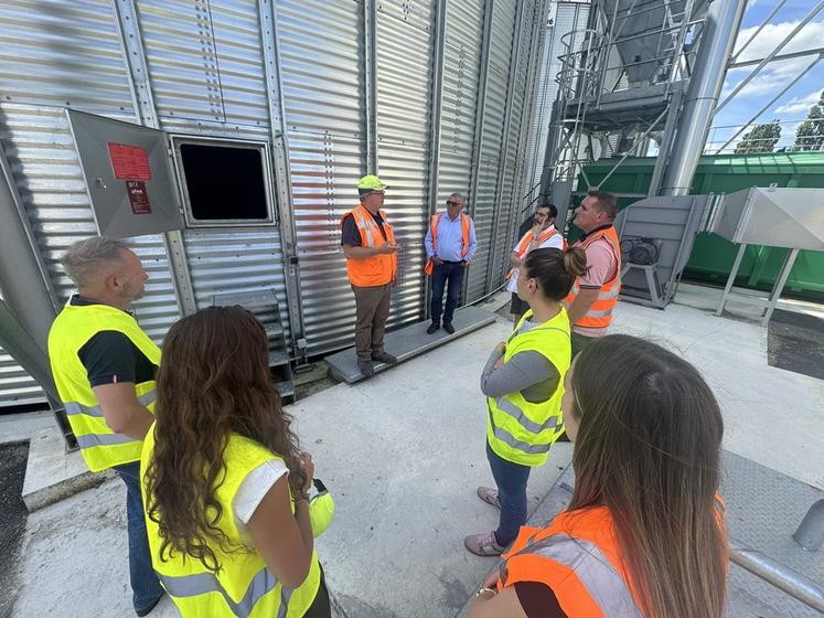 Verneuil-l'Étang, lundi 1er juin. Première des journées consacrées aux acteurs du territoire sur le site du silo Valfrance.