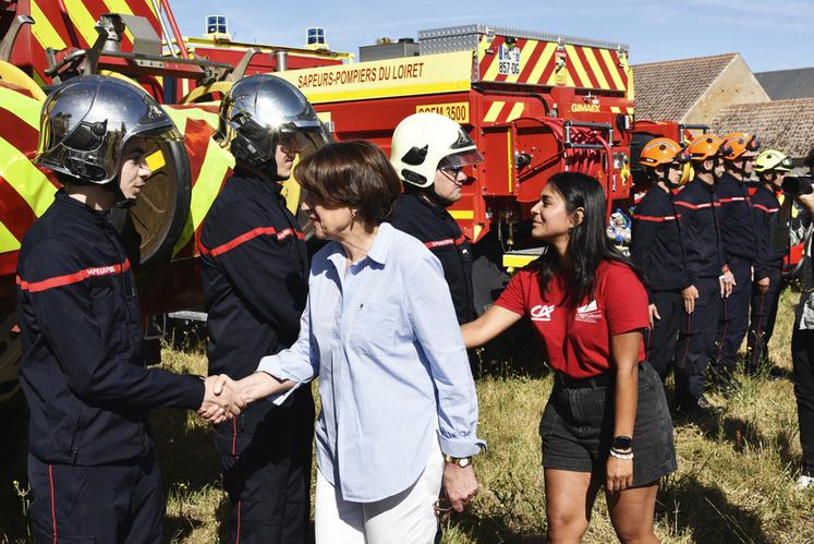 Les sapeurs-pompiers du Loiret étaient présents lors de la visite ministérielle pour présenter les moyens mobilisés dans la prévention et la lutte contre les feux de moisson, un risque renforcé par la canicule et la sécheresse.