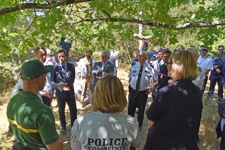 Fontainebleau (Seine-et-Marne), site de Franchard, vendredi 10 juillet. FDSEA 77, ONF, Sdis 77, OFB et État ont présenté les actions de coopération mises en place pour éviter ou limiter les feux d'espaces naturels.