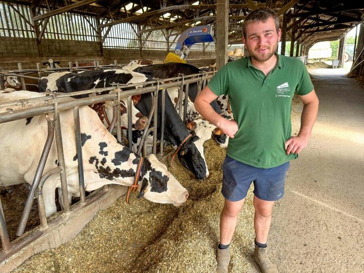 Lundi 13 juillet, à Arrou (Eure-et-Loir). Pour aider son cheptel à supporter la canicule, Lubin Crespeau a amélioré la ventilation de sa stabulation et installé des brumisateurs.
