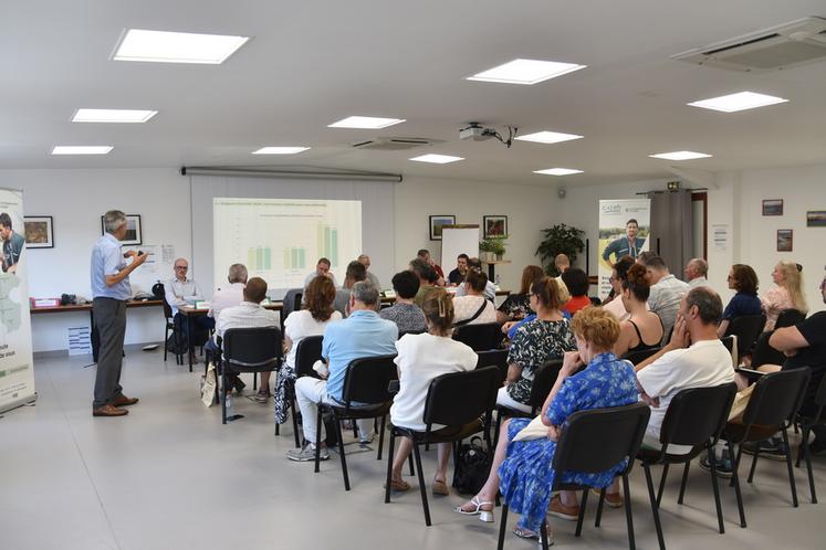 Lundi 22 juin, à Étampes (Essonne). Le Caerif a tenu son assemblée générale. La dernière avant l'arrivée de la facturation électronique et avant le départ de Stéphane Vignau de son poste de directeur.