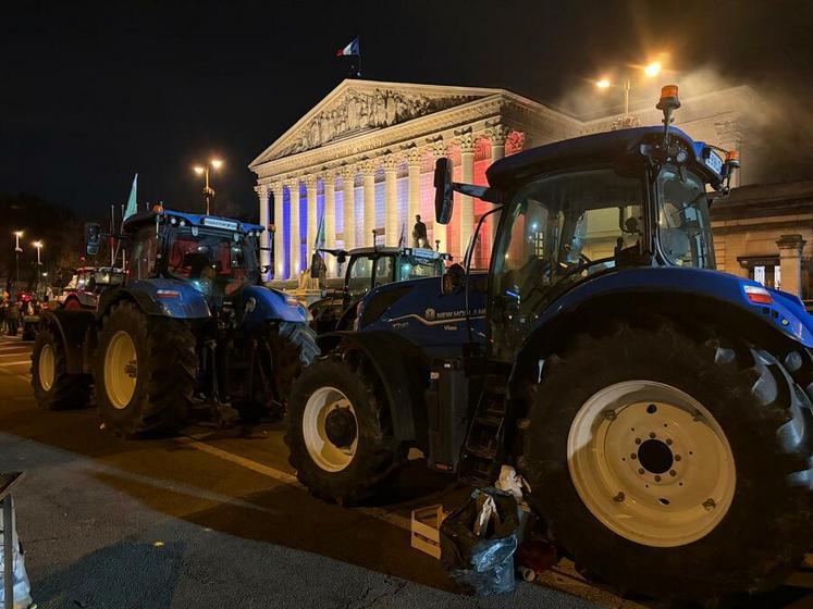 Les mobilisations des agriculteurs payent enfin : la loi d'urgence agricole a été adopté par le Parlement.