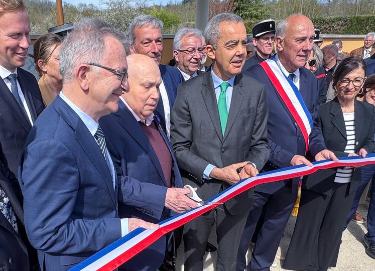 Claude Térouinard avait inauguré le 4 avril 2025 le regroupement scolaire de Cloyes-les-Trois-Rivières (Eure-et-Loir) qui porte son nom.