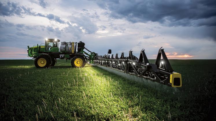 La VPU de John Deere permet de traiter en temps réel les images captées par les caméras embarquées directement à bord de la machine.