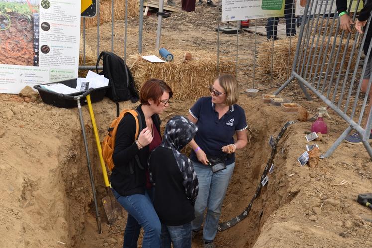Une fosse pédologique au Festival de la terre de Seine-et-Marne, à Courpalay, dimanche 13 septembre 2026.