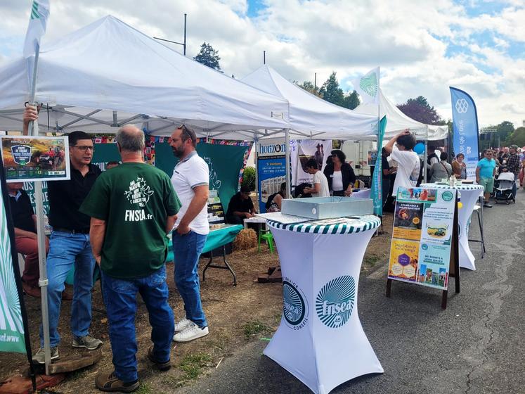 La FNSEA 45 a tenu un stand les deux jours du comice de Lorris les samedi 29 et dimanche 30 août. Retrouvez-la ce week-end à Terre en fête.