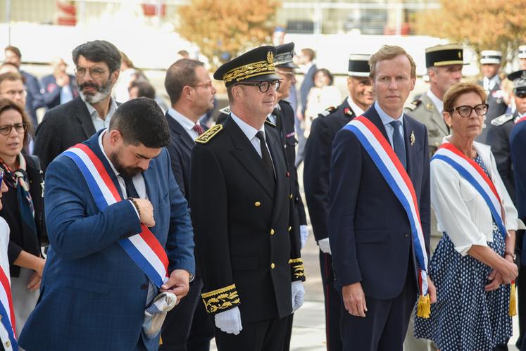 Lundi 31 août, à Chartres. Le nouveau préfet d'Eure-et-Loir, Xavier Pelletier (à g.), a pris ses fonctions lors d'une cérémonie traditionnelle et très officielle.