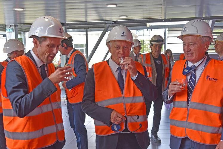 Mercredi 2 septembre, à Méry-sur-Oise (Val-d'Oise). Mathieu Lefèvre, ministre délégué chargé de la Transition écologique, a visité l'usine de production d'eau potable afin de découvrir une nouvelle technologie de filtration de pointe.